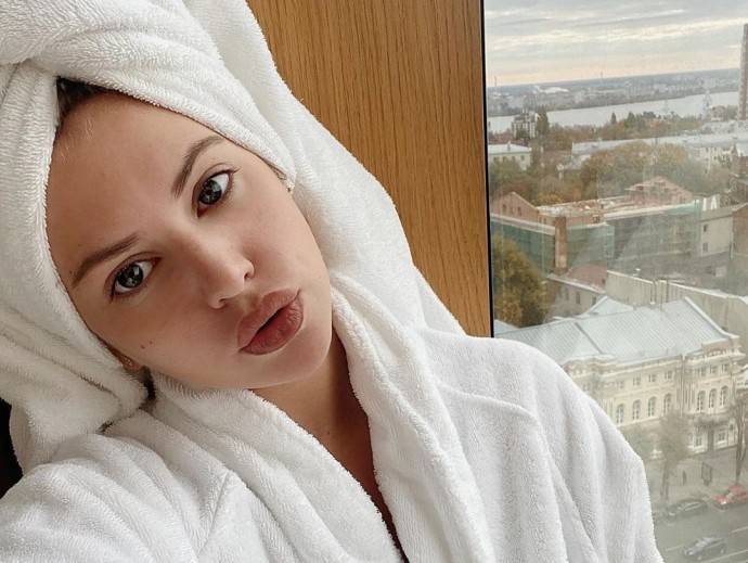 Саша Артемова призналась, что срывается и кричит на дочь