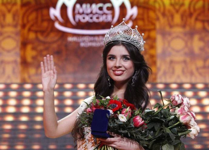 Не найдя богатого спонсора, «Мисс Россия 2013» Эльмира Абдразакова пришла на Дом-2 к бывшему уголовнику Не найдя богатого спонсора, «Мисс Россия 2013» Эльмира Абдразакова пришла на Дом-2 к бывшему уголовнику