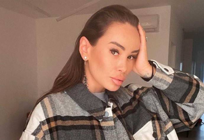 Айза Долматова отреагировала на свадьбу Гуфа Айза Долматова отреагировала на свадьбу Гуфа