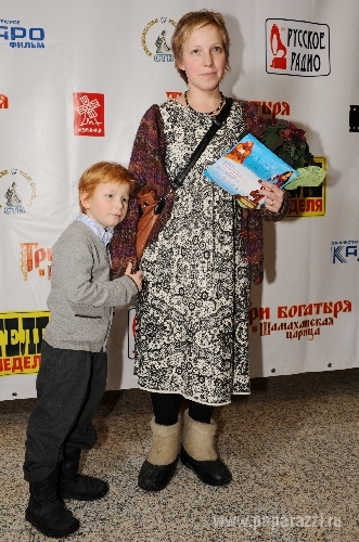 Маша Шалаева пришла на премьеру в валенках