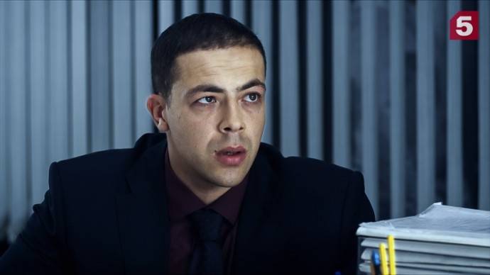 Актер сериала "След" Андрей Лавров набросился с ножом на полицейского Актер сериала "След" Андрей Лавров набросился с ножом на полицейского