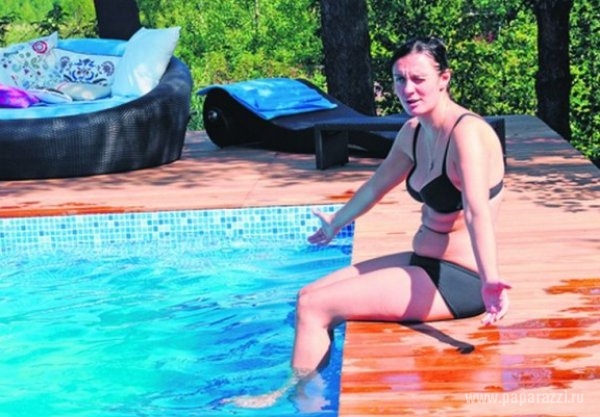 Елена Ваенга показала свои фотографии в купальнике Елена Ваенга показала свои фотографии в купальнике