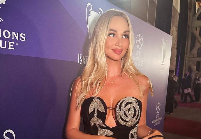 Виктория Лопырева засветила своего нового бойфренда на финале Лиги Чемпионов. ТОП фото любительницы футбола Виктории Лопыревой для Maxim Виктория Лопырева засветила своего нового бойфренда на финале Лиги Чемпионов. ТОП фото любительницы футбола Виктории Лопыревой для Maxim