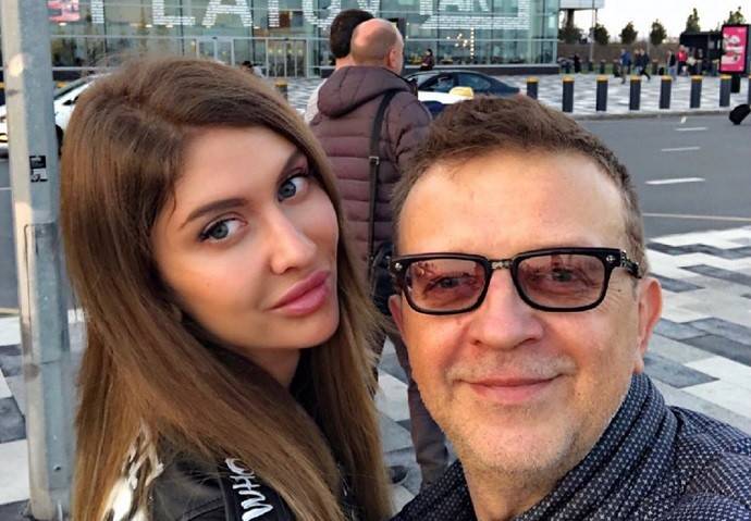 Рома Жуков и его подружка устроили дебош в аэропорту
