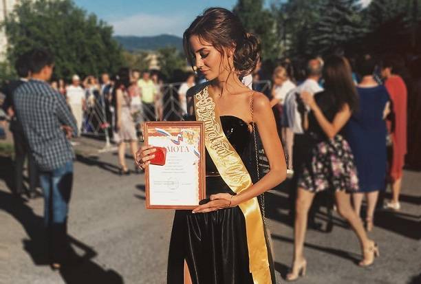 Дорого-богато: самые красивые и трогательные выпускницы 2018 года