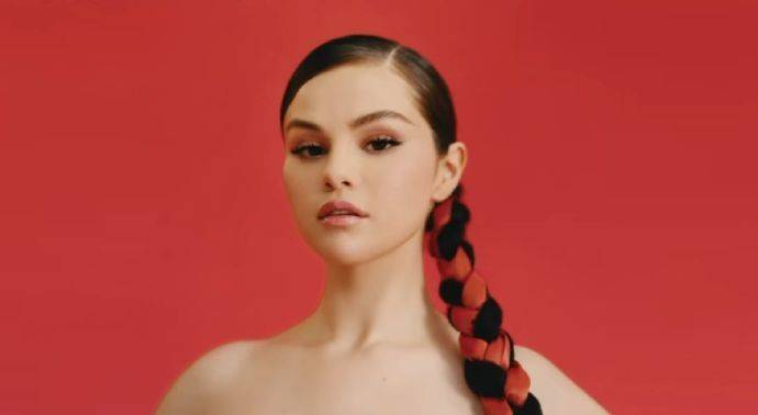 В интервью Vogue Селена Гомес решительно заявила о завершении музыкальной карьеры В интервью Vogue Селена Гомес решительно заявила о завершении музыкальной карьеры