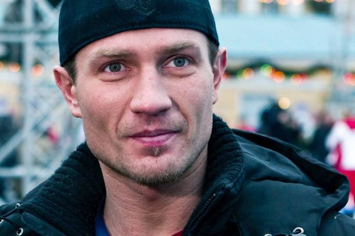 «Кожа да кости»: медики рассказали, сколько сейчас весит Роман Костомаров «Кожа да кости»: медики рассказали, сколько сейчас весит Роман Костомаров