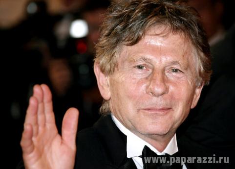 На известного режиссер Романа Полански одели браслеты На известного режиссер Романа Полански одели браслеты
