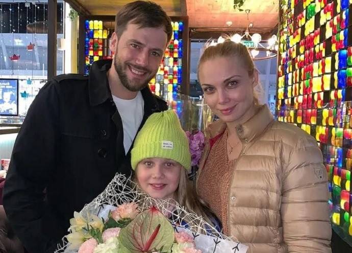 «Сменить хочет»: 13-летняя дочь Татьяны Арнтгольц и Ивана Жидкова планирует взять другую фамилию