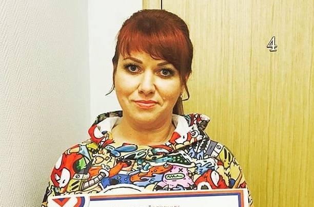 Голодная Ольга Картункова съела хот-дог вместе с салфеткой