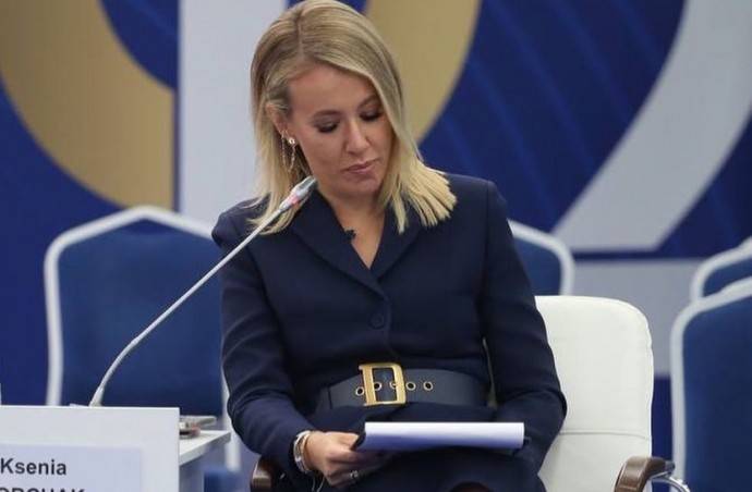 Рейтинг дня: Ксения Собчак в кислотном костюме провела премию "Муз-тв" Рейтинг дня: Ксения Собчак в кислотном костюме провела премию "Муз-тв"