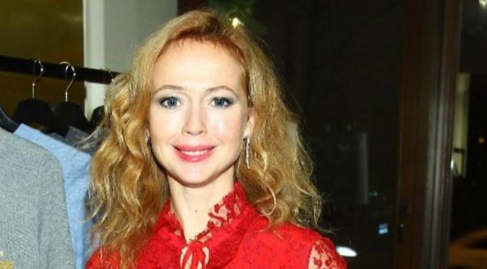 "Дочка уговорила": Елена Захарова показала себя в необычном виде "Дочка уговорила": Елена Захарова показала себя в необычном виде