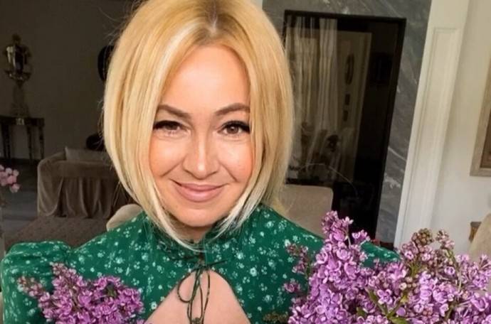 Рейтинг дня: Яна Рудковская отправилась на работу во всём розовом Рейтинг дня: Яна Рудковская отправилась на работу во всём розовом