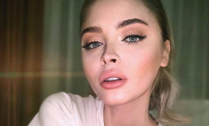 Надев кастрюлю на голову, Алёна Шишкова назвала себя "суповым набором" Надев кастрюлю на голову, Алёна Шишкова назвала себя "суповым набором"