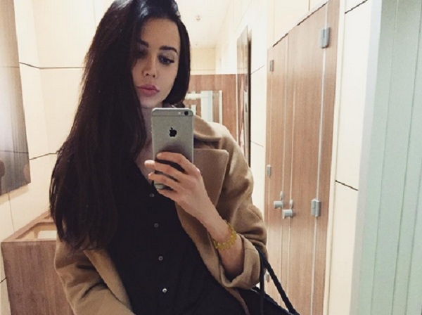 Анастасия Решетова сменила длинные волосы на каре
