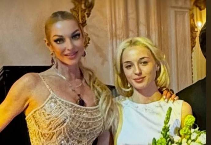 Новости шоу бизнеса - Анастасия Волочкова показала фотографии со свадьбы 19-летней дочери