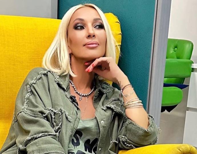 "Няша-Саша": Лера Кудрявцева ответила на критику Александра Рогова
"Няша-Саша": Лера Кудрявцева ответила на критику Александра Рогова