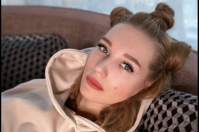 «Ох уж эти майские»: Кристина Асмус в лифчике показала складки на животе и двойной подбородок «Ох уж эти майские»: Кристина Асмус в лифчике показала складки на животе и двойной подбородок