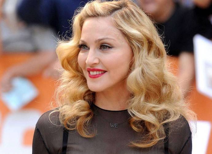Известная поп-певица Мадонна решила "тряхнуть стариной" и вырядилась в образ готки