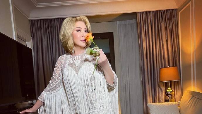 "8-е Марта самый лучший праздник": Любовь Успенская отметила праздник двумя бутылками шампанского