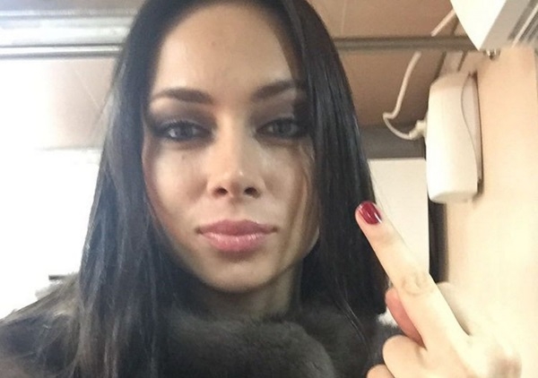 Настасья Самбурская продолжает дурить в социальных сетях