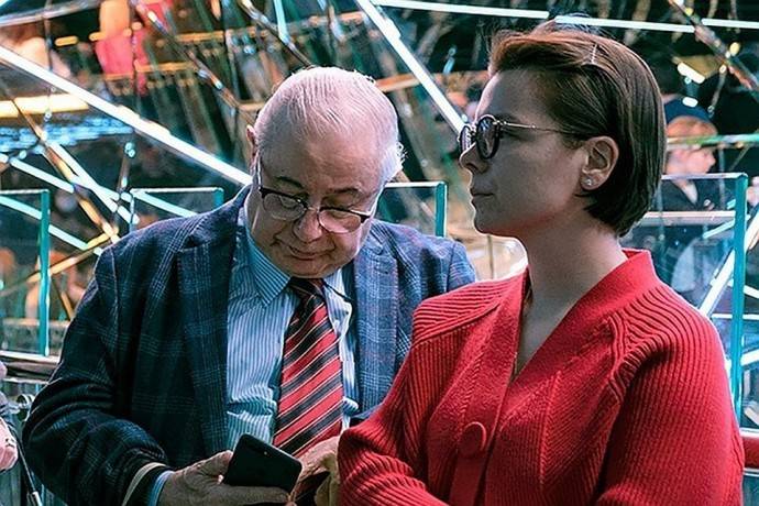 Татьяна Брухунова ставит "сердечки" обнаженному молодому актеру Татьяна Брухунова ставит "сердечки" обнаженному молодому актеру