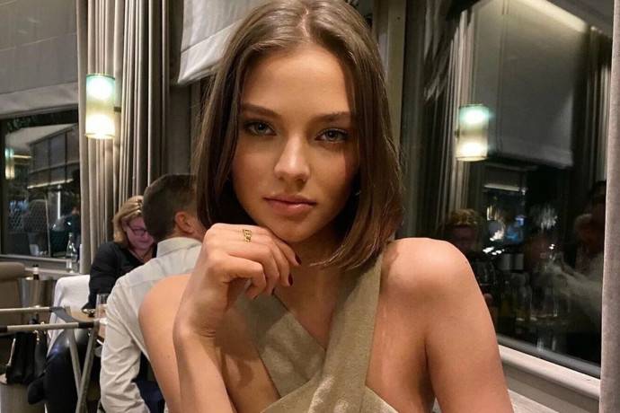 Алеся Кафельникова прошлась по подиуму, продемонстрировав свою новую грудь. Топ 10 фото Леси Кафельниковой в бикини и без Алеся Кафельникова прошлась по подиуму, продемонстрировав свою новую грудь. Топ 10 фото Леси Кафельниковой в бикини и без