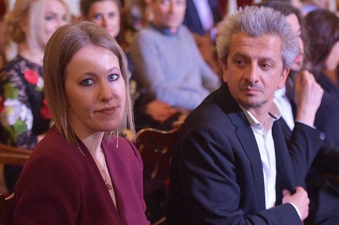 «Последние подонки»: Константин Богомолов вступился за Ксению Собчак «Последние подонки»: Константин Богомолов вступился за Ксению Собчак