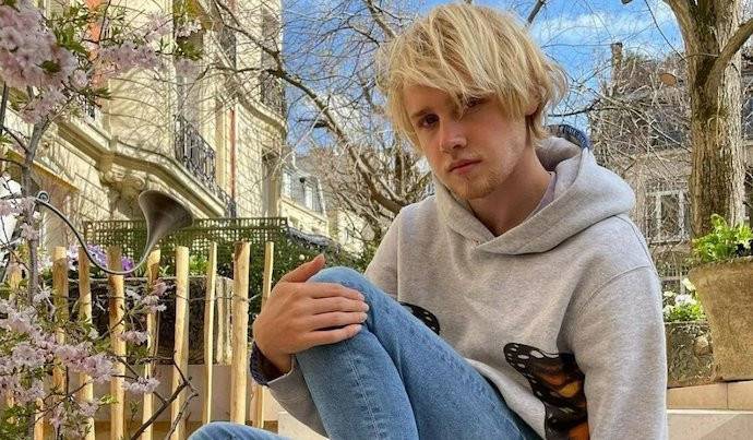 21-летний сын Натальи Водяновой появился на премьере нового фильма в компании возлюбленной 21-летний сын Натальи Водяновой появился на премьере нового фильма в компании возлюбленной