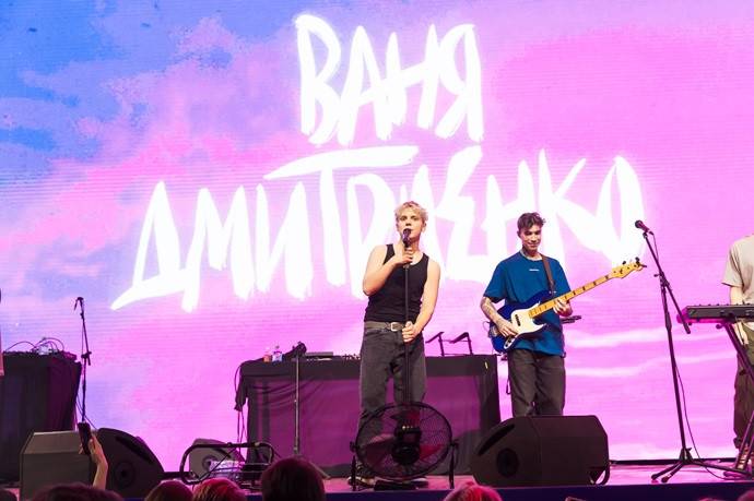 Ваня Дмитриенко, DJ Cosmo и Gayazovs Brothers стали «гвоздем программы» на вечеринке фестиваля «Молодежь Москвы» Ваня Дмитриенко, DJ Cosmo и Gayazovs Brothers стали «гвоздем программы» на вечеринке фестиваля «Молодежь Москвы»