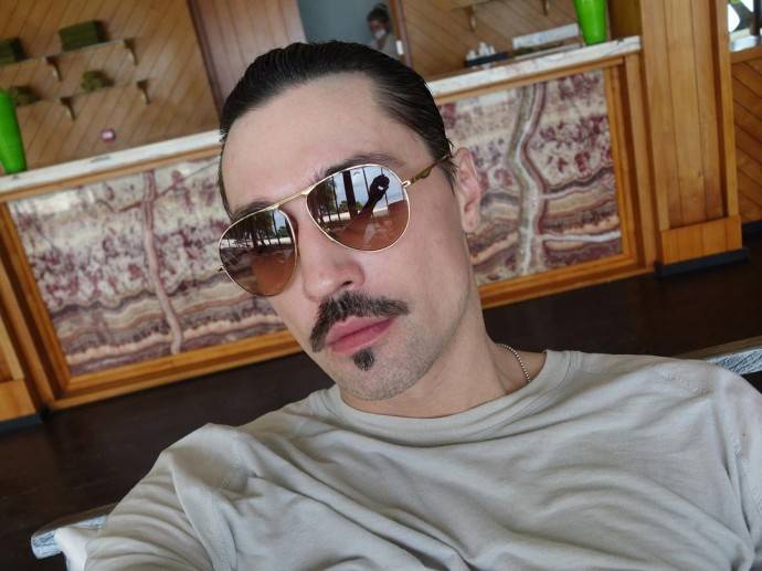 Дима Билан показал свой новый цвет волос Дима Билан показал свой новый цвет волос