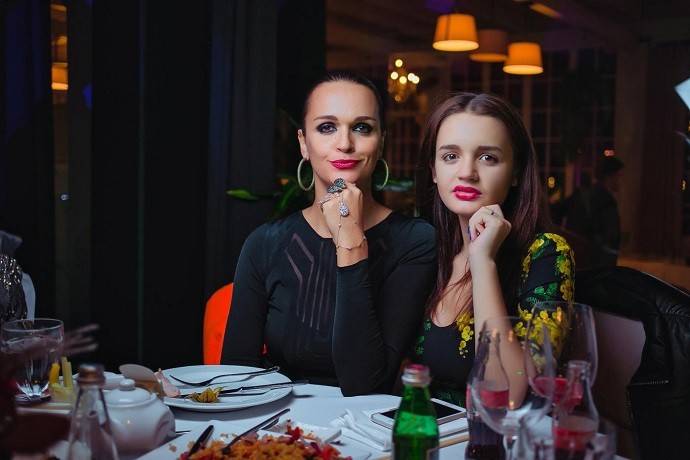 «Моя карьера получилась по блату и все шикарно»: певица Слава рассказала, как её дочка будет пробиваться в российском шоу-бизнесе