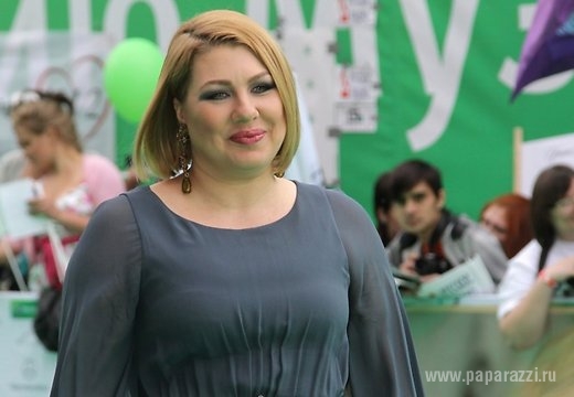 Ева Польна напала на официанта Ева Польна напала на официанта