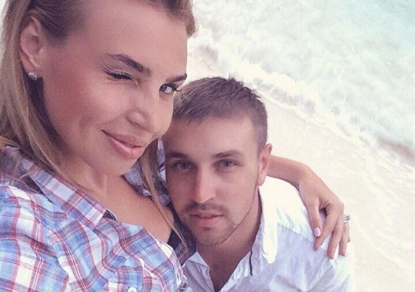 Элла Суханова продолжает отправлять Игоря Трегубенко за периметр Элла Суханова продолжает отправлять Игоря Трегубенко за периметр