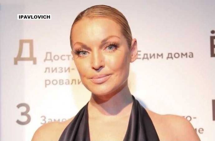 Анастасия Волочкова в рваных башмаках отплясывала лезгинку посреди улицы Анастасия Волочкова в рваных башмаках отплясывала лезгинку посреди улицы