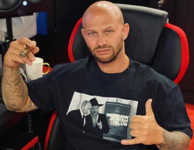 Репер Джиган приставил нож к своим детям Репер Джиган приставил нож к своим детям