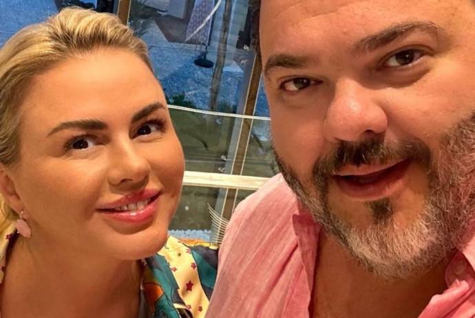 Анна Семенович похвасталась, что не набрала на отдыхе вес, опубликовав фото из бассейна, а заодно показала, как выглядит её «лёгкий ужин» Анна Семенович похвасталась, что не набрала на отдыхе вес, опубликовав фото из бассейна, а заодно показала, как выглядит её «лёгкий ужин»
