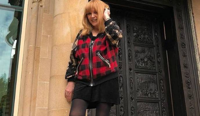 Алла Пугачева тайно записала альбом и сказала, что готова выступать в Москве Алла Пугачева тайно записала альбом и сказала, что готова выступать в Москве
