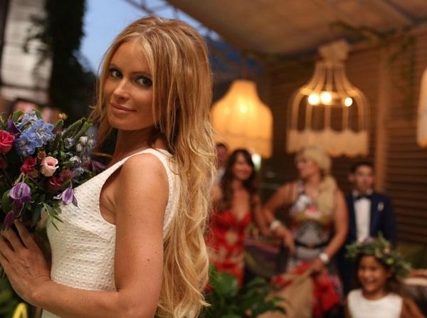 ДАНА БОРИСОВА В СНОГСШИБАТЕЛЬНОМ КУПАЛЬНИКЕ ОЧАРОВАЛА ПОКЛОННИКОВ ДАНА БОРИСОВА В СНОГСШИБАТЕЛЬНОМ КУПАЛЬНИКЕ ОЧАРОВАЛА ПОКЛОННИКОВ