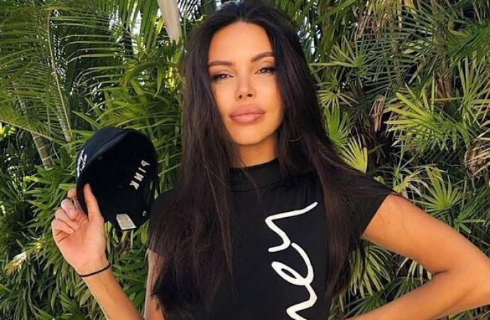 Оксана Самойлова пожаловалась на кризис у младшей дочери Оксана Самойлова пожаловалась на кризис у младшей дочери