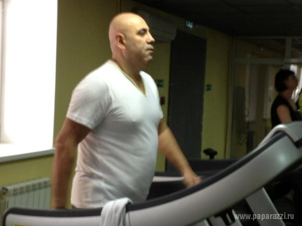 Валерия загнала мужа в спортзал Валерия загнала мужа в спортзал