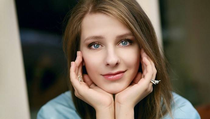 «Кривоватенько»: Лиза Арзамасова призналась, что сделала пластическую операцию «Кривоватенько»: Лиза Арзамасова призналась, что сделала пластическую операцию