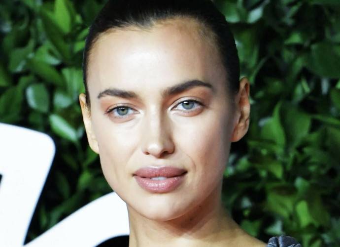 Ирина Шейк в вызывающем наряде не смогла переплюнуть Джулию Фокс с обнаженной грудью в прозрачной маечке. ТОП откровенных нарядов Джулии Фокс Ирина Шейк в вызывающем наряде не смогла переплюнуть Джулию Фокс с обнаженной грудью в прозрачной маечке. ТОП откровенных нарядов Джулии Фокс
