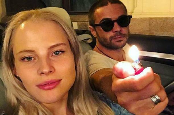 В Сети активно обсуждают разрыв отношений Ильи Глинникова и Екатерины Никулиной В Сети активно обсуждают разрыв отношений Ильи Глинникова и Екатерины Никулиной
