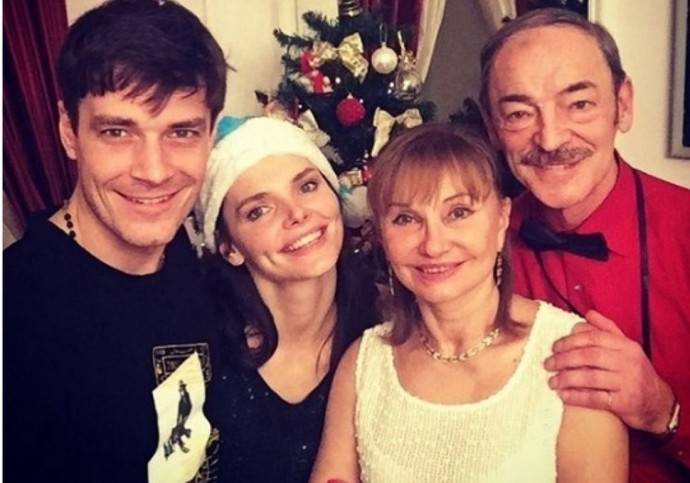 "Шпагами не фехтуем": Максим Матвеев рассказал, как поладил с Михаилом Боярским "Шпагами не фехтуем": Максим Матвеев рассказал, как поладил с Михаилом Боярским