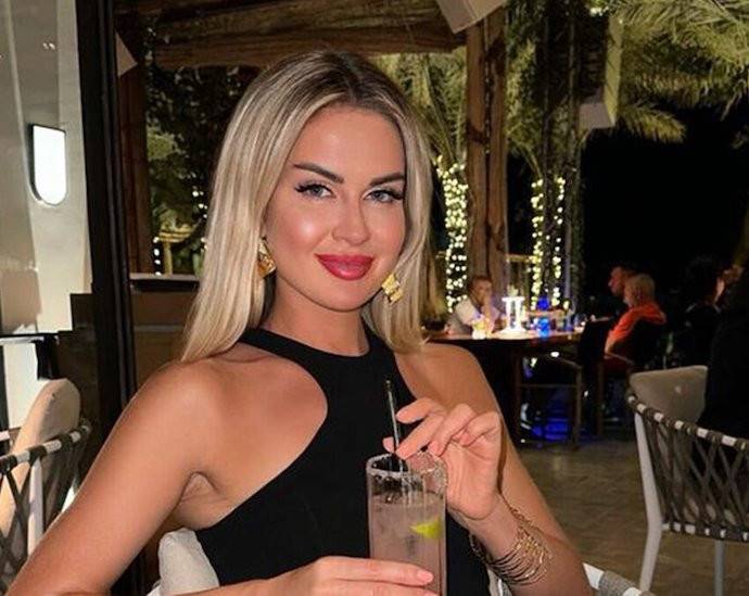 Вернувшаяся на родину Марина Африкантова сообщила, чего ей не хватало во время шикарного заграничного отдыха Вернувшаяся на родину Марина Африкантова сообщила, чего ей не хватало во время шикарного заграничного отдыха