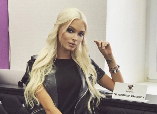 Алена Шишкова опубликовала фотографию в сексуальном купальнике Алена Шишкова опубликовала фотографию в сексуальном купальнике