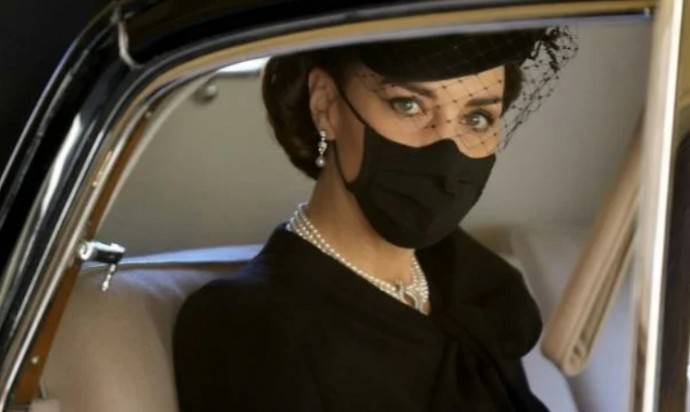 Зарубежные СМИ обсуждают внешний вид Кейт Миддлтон на похоронах принца Филиппа