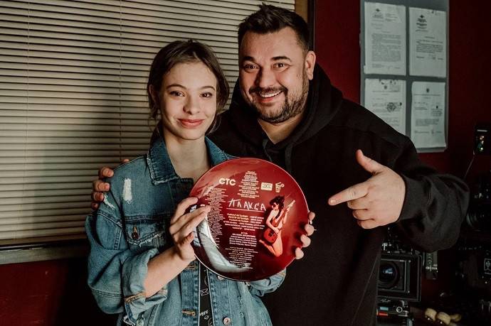 Продолжение Ранеток: дочь Сергея Жукова из «Руки Вверх!» снимается в его новом сериале «Плакса» Продолжение Ранеток: дочь Сергея Жукова из «Руки Вверх!» снимается в его новом сериале «Плакса»
