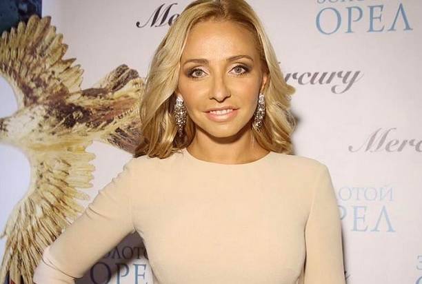 Татьяна Навка опубликовала ночное селфи с Дмитрием Песковым